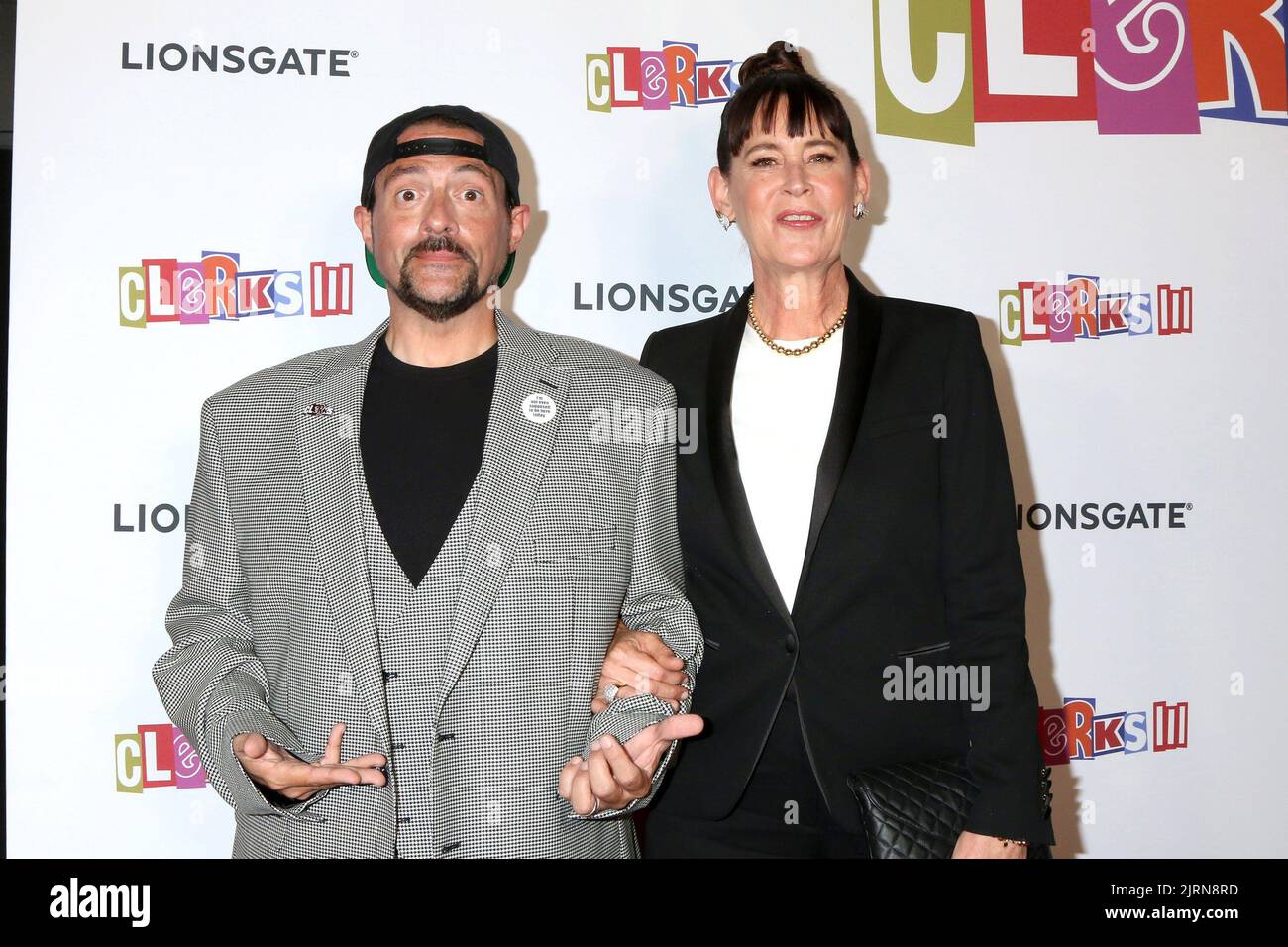 Los Angeles, CA. 24th Aug, 2022. Kevin Smith, Jennifer Schwalbach Smith at arrivals for CLERKS III Premiere, TCL Chinese Theatre, Los Angeles, CA August 24, 2022. Credit: Priscilla Grant/Everett Collection/Alamy Live News Stock Photo