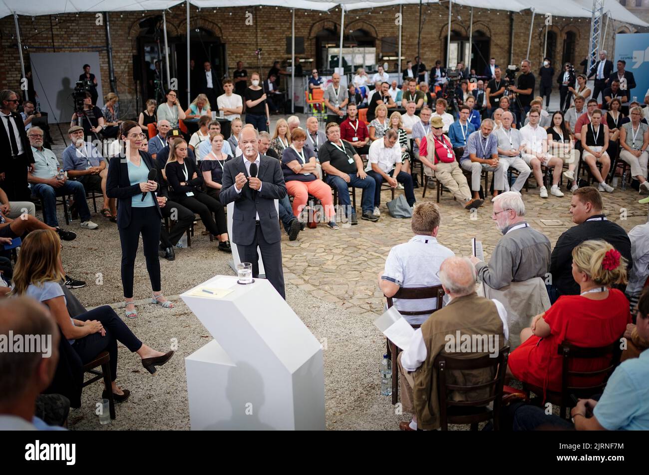 Magdeburg, Germany. 25th Aug, 2022. Chancellor Olaf Scholz (SPD) talks