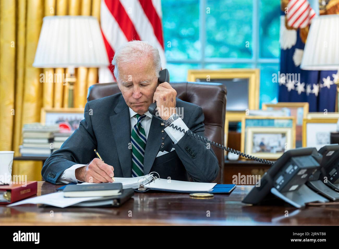 Washington, United States Of America. 25th Aug, 2022. Washington, United States of America. 25 August, 2022. U.S President Joe Biden, holds a telephone call with Ukrainian President Volodymyr Zelenskyy to congratulate him on Ukrainian Independence Day from the Oval Office of the White House, August 25, 2022 in Washington, DC Credit: Adam Schultz/White House Photo/Alamy Live News Stock Photo