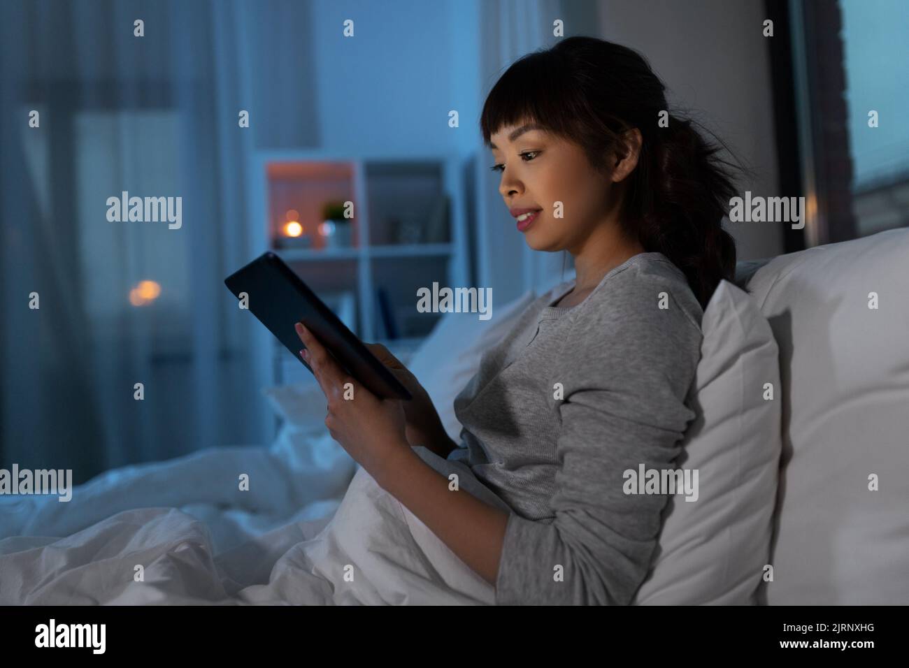Japanese man woman tablet hi-res stock photography and images - Alamy