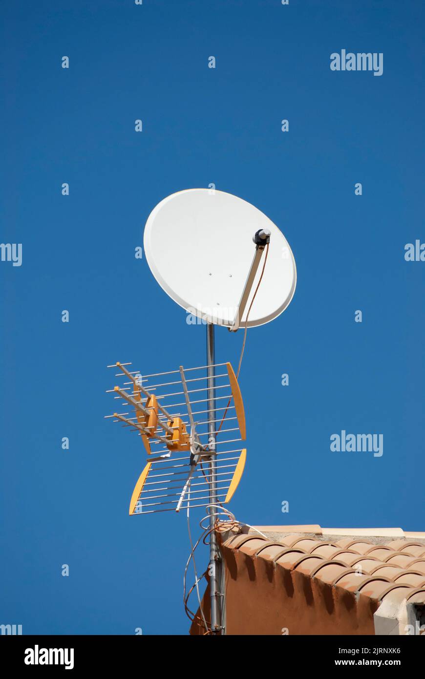 Can you use a satellite dish as an aerial for freeview at cynthia