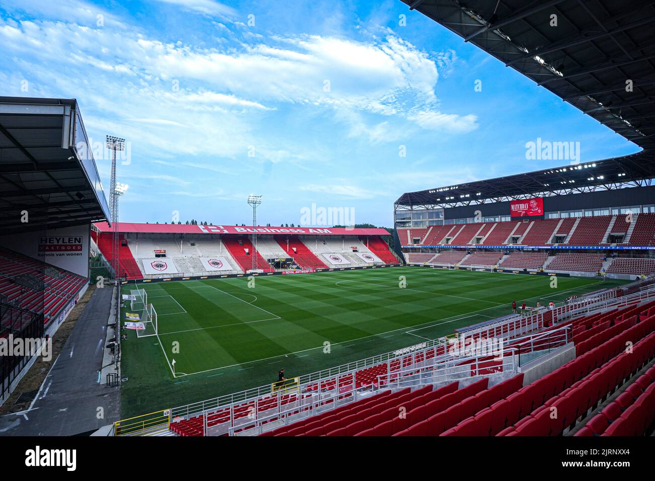 Union St. Gilloise Secures Win as 10-Man Antwerp Falls Behind