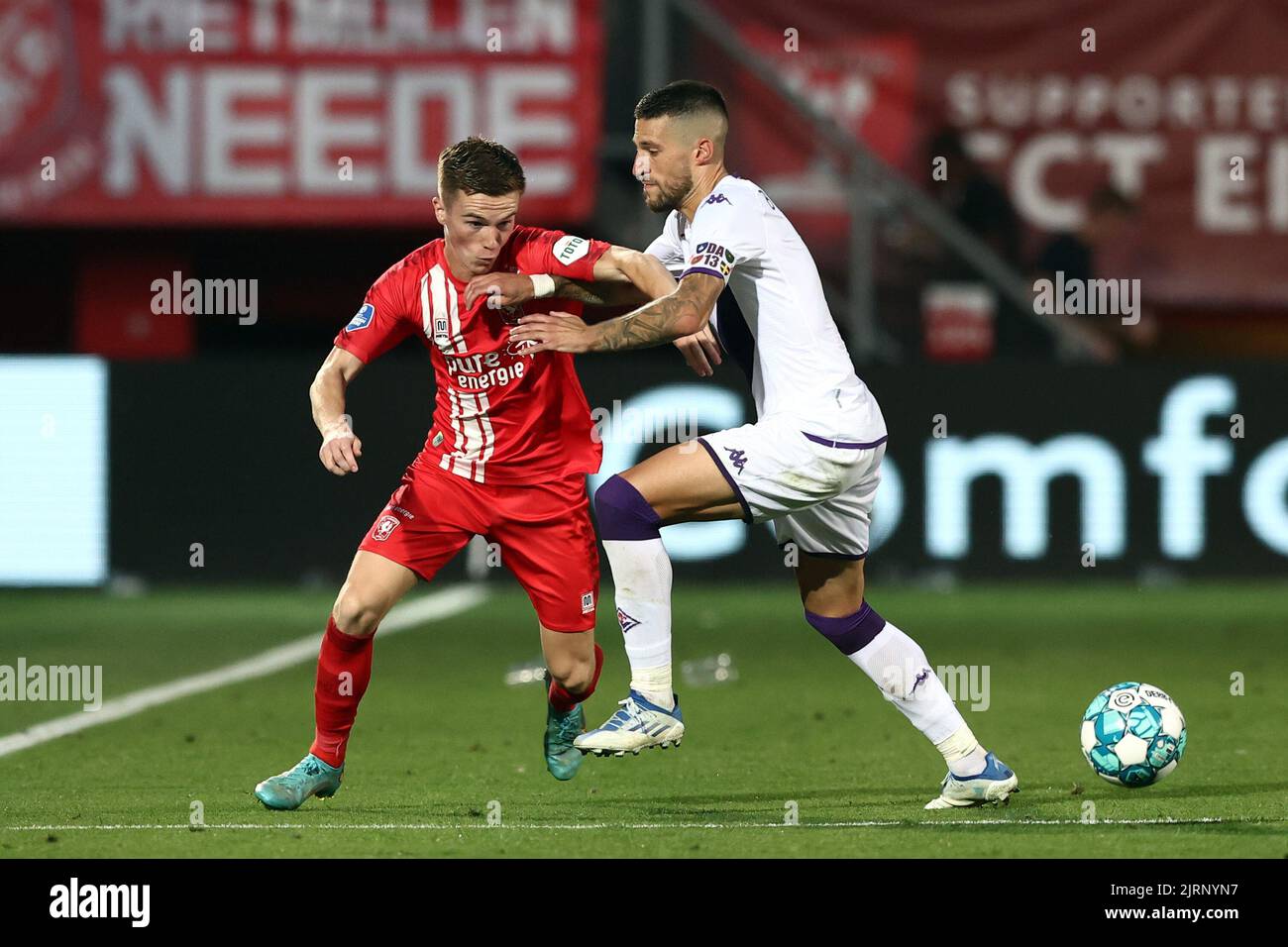 ENSCHEDE - (lr) Daan Rots of FC Twente, Cristiano Biraghi or AFC Fiorentina during the UEFA Conference League play-off match between FC Twente and Fiorentina at Stadium De Grolsch Veste on August 25, 2022 in Enschede, Netherlands. ANP VINCENT JANNINK Stock Photo