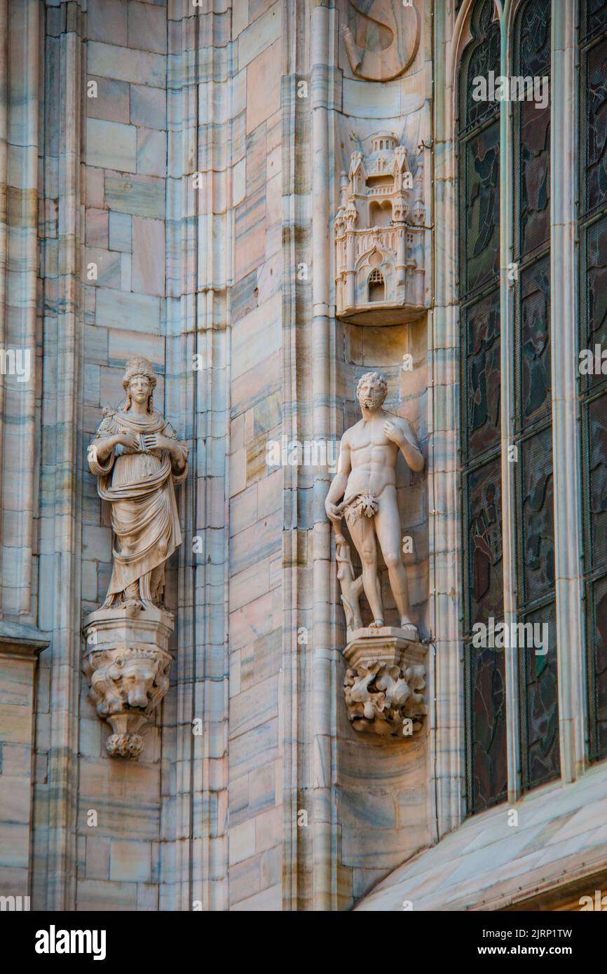 Close up of the ornate statues and sculptures on the exterior of Milan's Duomo Cathedral. beautiful marble carvings - Milan, Italy Stock Photo