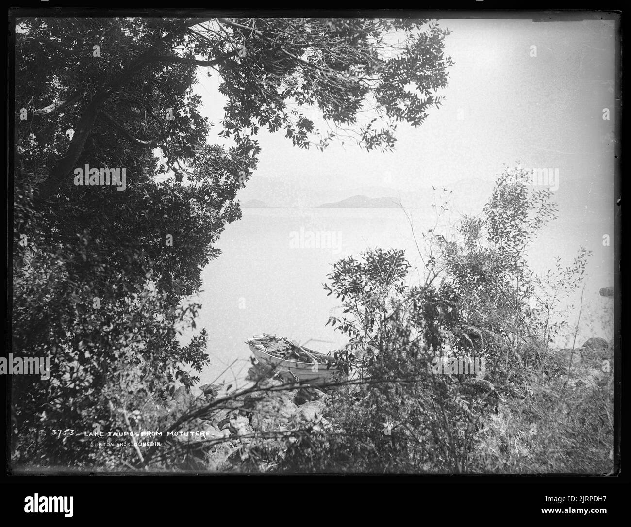 Lake taupo new zealand Black and White Stock Photos & Images - Alamy