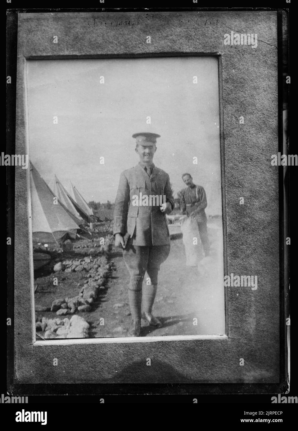 Soldiers in camp hi-res stock photography and images - Alamy