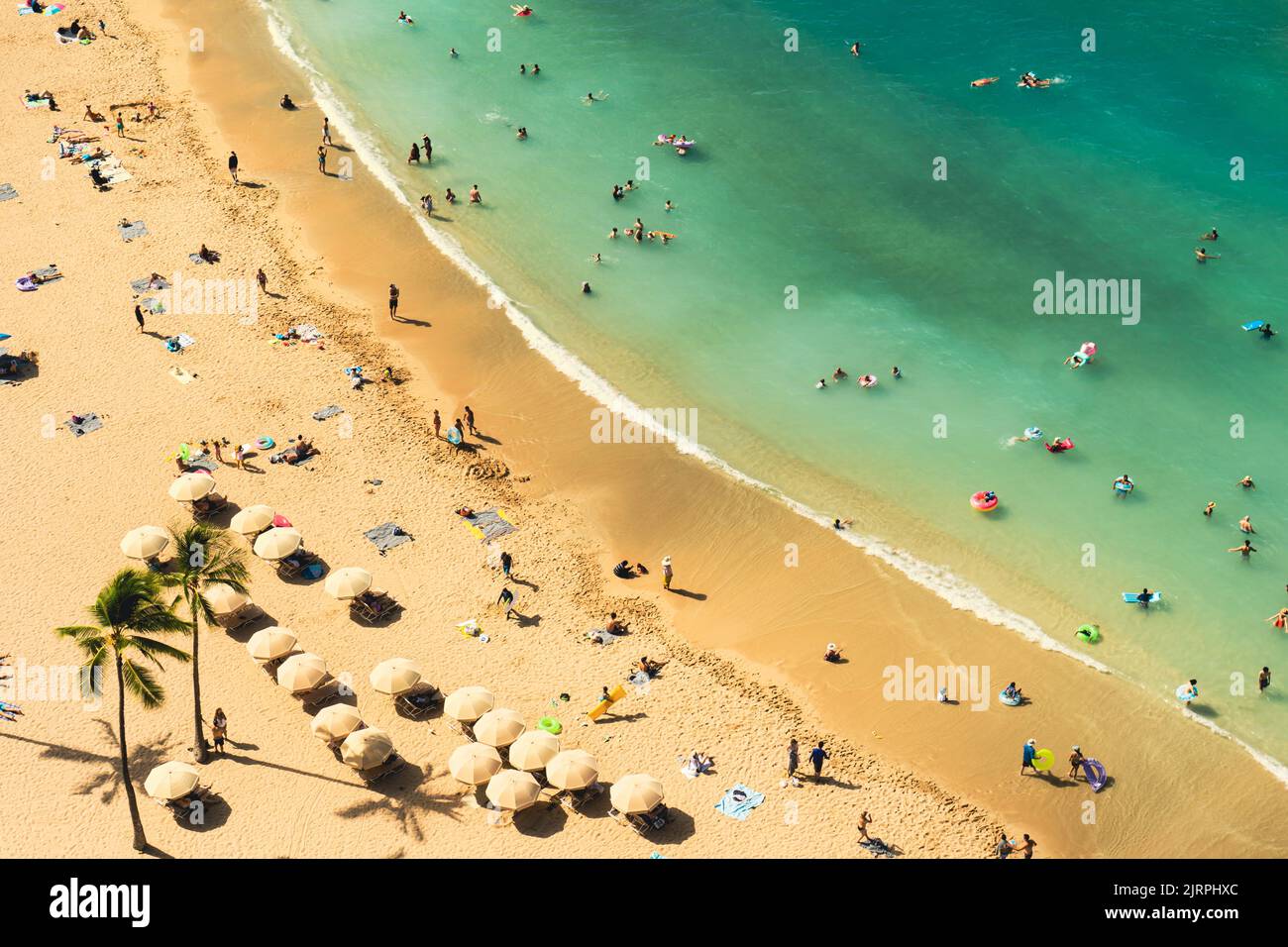 Hot weather tropical beach hi-res stock photography and images - Alamy