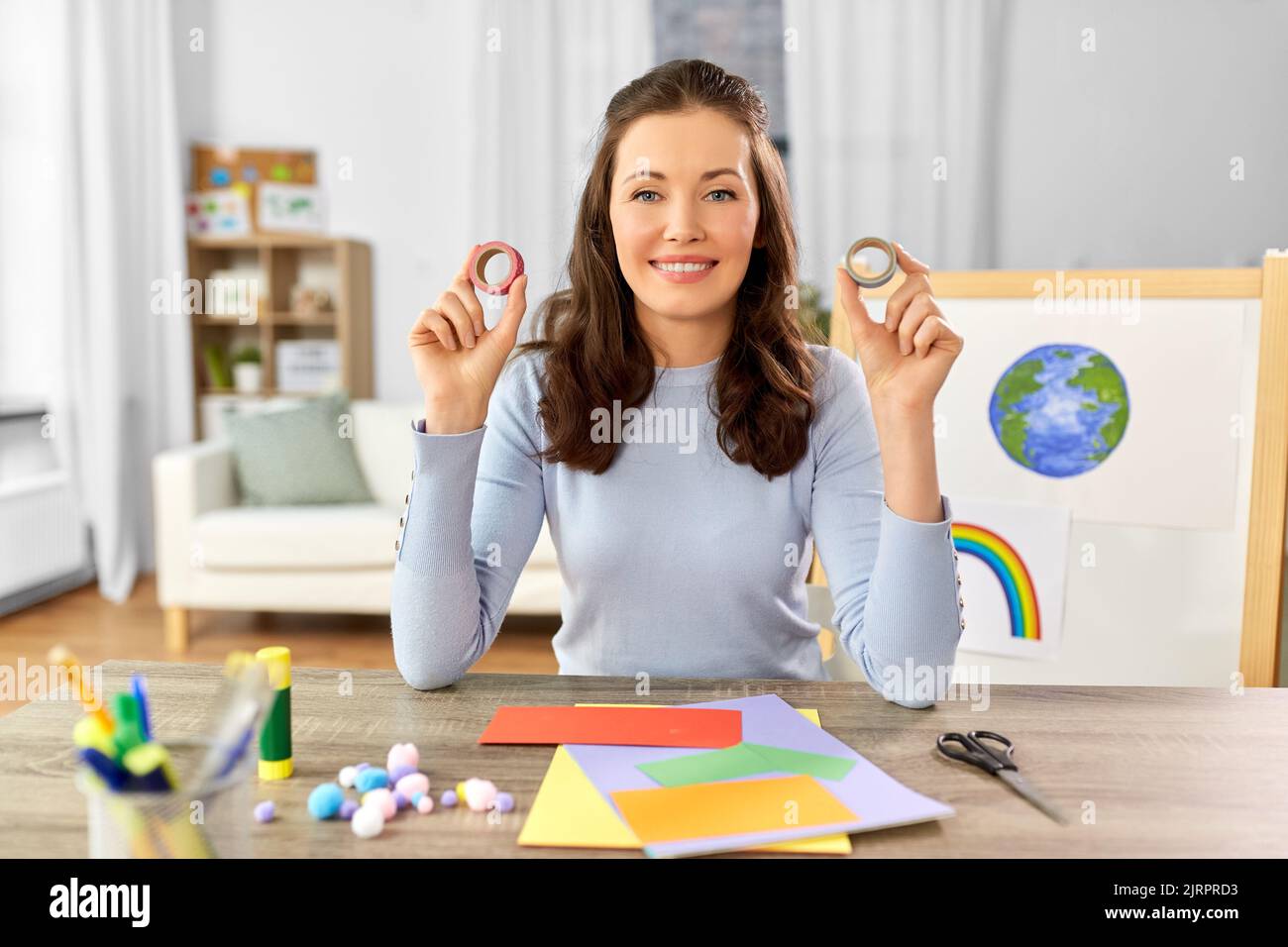 School arts and crafts paper hi-res stock photography and images - Alamy