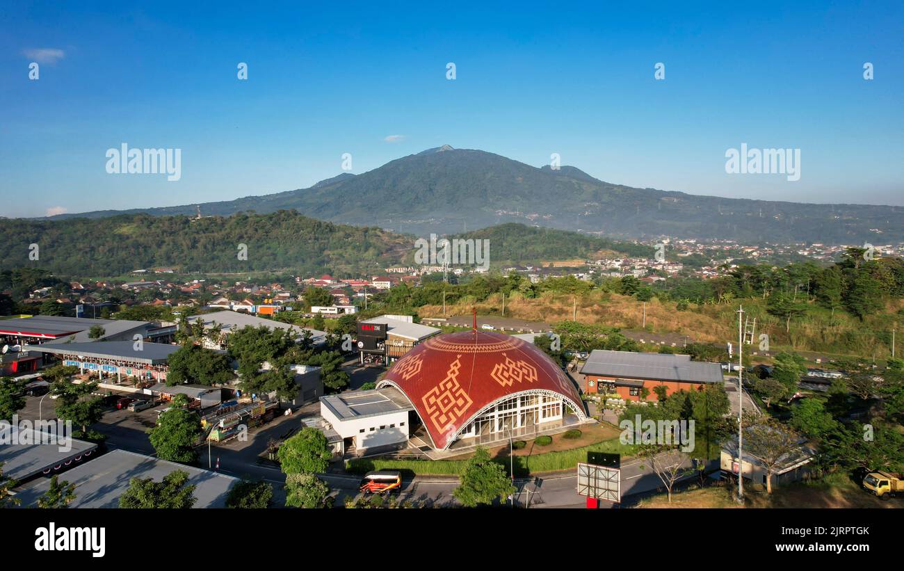 Aerial view of Great Mosque in Central Java. It is the largest mosque in Southeast Asia. Semarang, Indonesia, August 26, 2022 Stock Photo