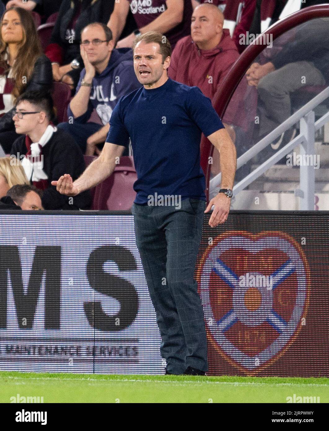 Edinburgh, UK. 25th Aug, 2022. Europa League Play-Off - Heart of Midlothian FC v Fc Zurich 25/08/2022. Hearts play host to FC Zurich in the Europa League Play-Offs at Tynecastle Park, Edinburgh, Midlothian, UK. Pic shows: Hearts' manager, Robbie Neilson, shouts to his players from the sidelines. Credit: Ian Jacobs/Alamy Live News Stock Photo