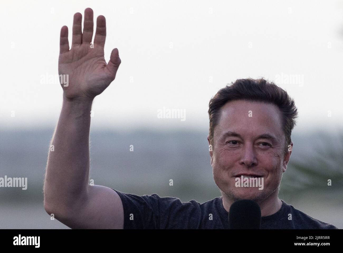 SpaceX Chief Engineer Elon Musk waves during a joint news conference with T-Mobile CEO Mike Sievert (not pictured) at the SpaceX Starbase, in Brownsville, Texas, U.S., August 25, 2022. REUTERS/Adrees Latif Stock Photo