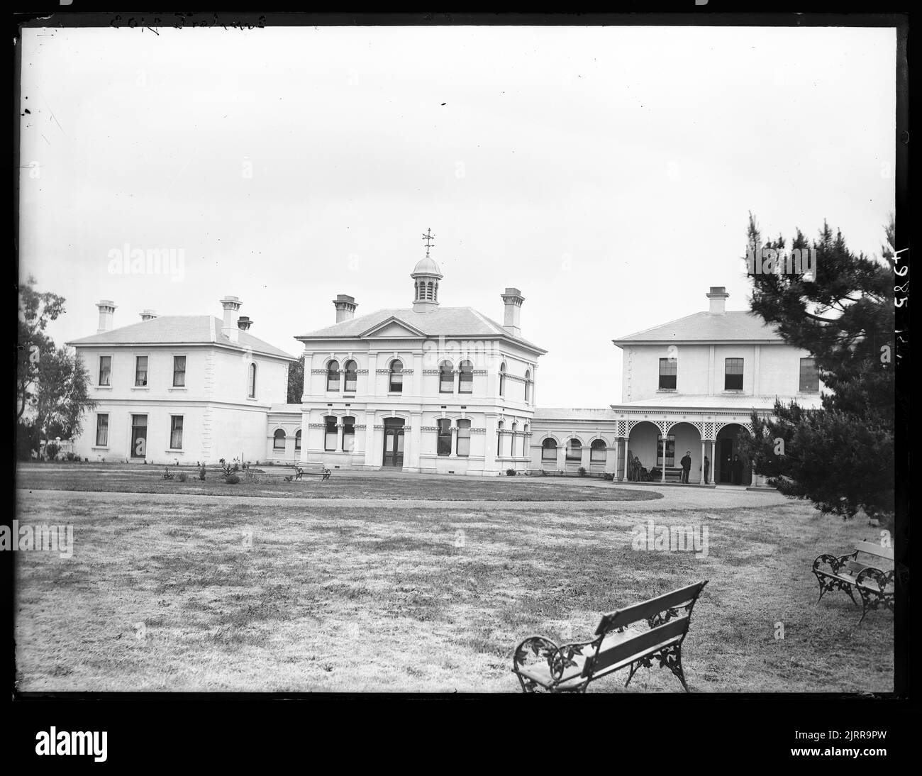 [Hospital, Invercargill], 1880s, Invercargill, by Burton Brothers Stock