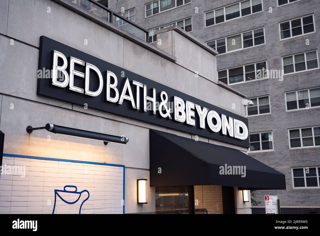 New York, New York, USA. 25th Aug, 2022. August 25, 2022: New York City, USA: A Bed Bath and Beyond location on 3rd Avenue in Midtown Manhattan. $BBBY stock was targeted by the popular meme stock reddit community Wall Street Bets, famous for inflating the price of $GME Gamestop stock, in a short squeeze opportunity to make money off of Private Equity hedge funds attempting to short sale large volumes of retail stocks. Billionaire activist shareholder Ryan Cohen exited from the stock and sold off his 10% stake, but the company recently raised a new loan with the help of J.P. Morgan Chase. (Cr Stock Photo