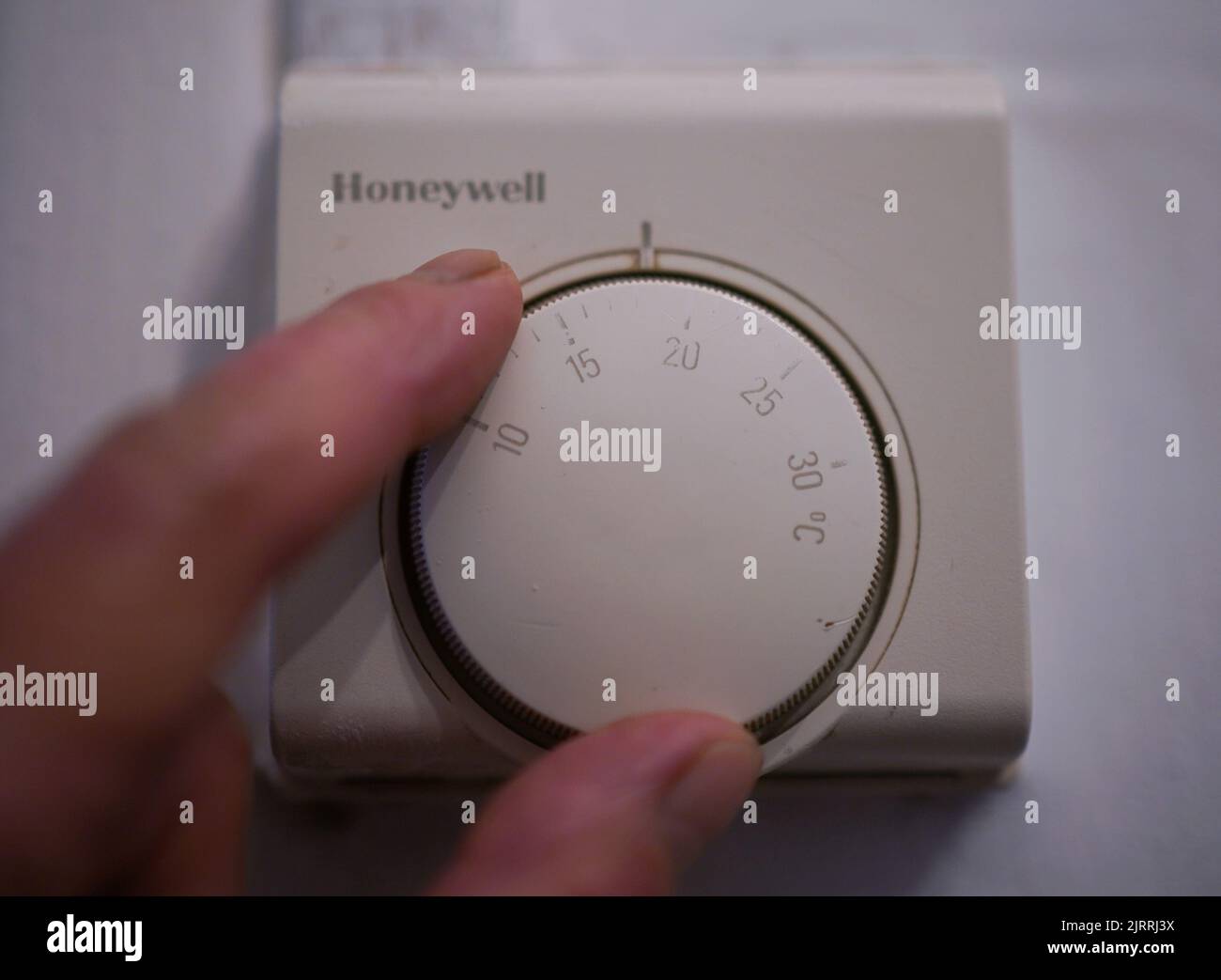 A general view of a domestic central heating thermostat. Families across Great Britain will find out on Friday how tough energy bills will be this winter but they may have to wait to discover what the Government will do to help Picture date: Thursday August 25, 2022. Stock Photo