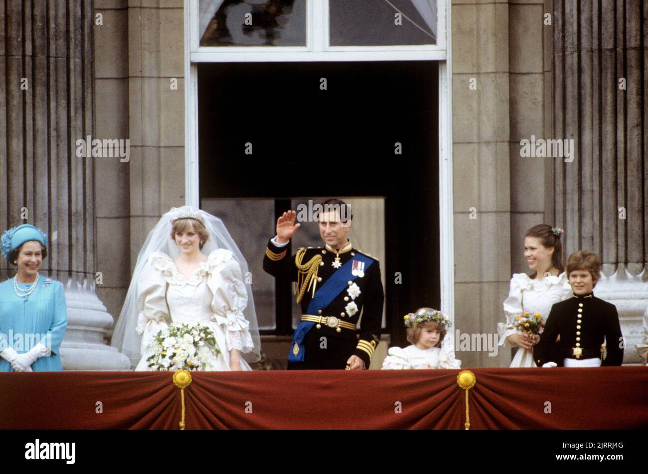 File photo dated 29/07/81 of the Prince and Princess of Wales on the balcony of Buckingham Palace, London, after their wedding. Diana, Princess of Wales, was killed on August 31 1997 in a car crash in the Pont de l'Alma tunnel in Paris. Issue date: Friday August 26, 2022. Stock Photo