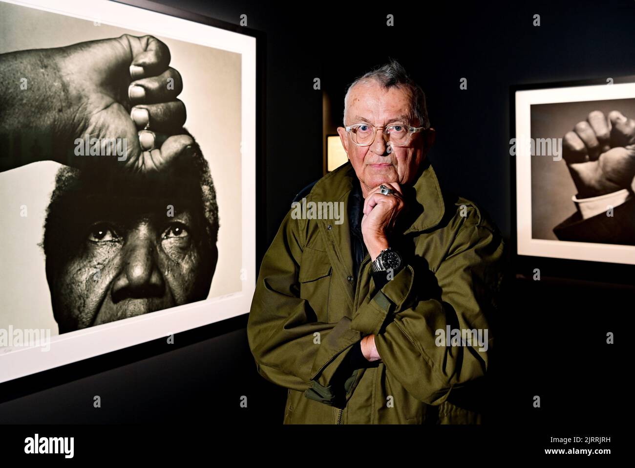 Stockholm, Sweden. 25th Aug, 2022. Photographer Hans Gedda at his exhibition 'Nära ögat' at Fotografiska in Stockholm, Sweden, August 25, 2022. The exhibition brings together well-known portraits with his private and more rarely seen photographs. Photo: Jonas Ekströmer/TT/code 10030 Credit: TT News Agency/Alamy Live News Stock Photo