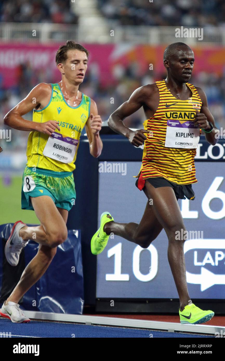 Final 10000 Ky ROBINSON of Australia and Jacob KIPLIMO of Uganda in the men's 10000 ...