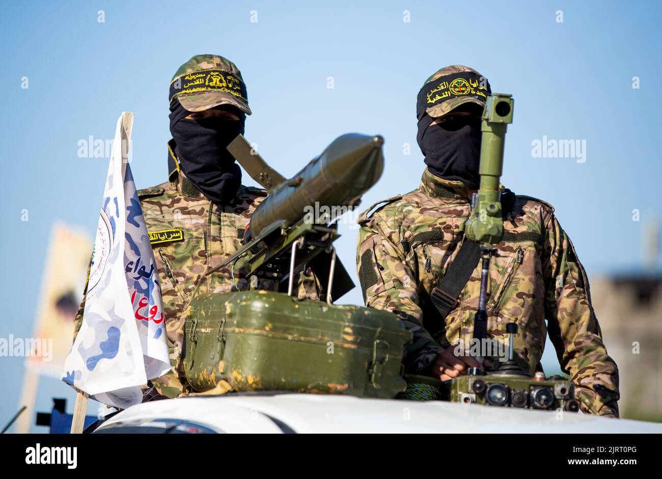 Rafah, Gaza Strip, Palestine. 24th Aug, 2022. Gaza Strip, Palestine. August 24, 2022. Fighters of the Al-Quds Brigades, the military wing of Islamic Jihad, hold a military parade in Rafah, in the southern Gaza Strip. A ceasefire between Israel and Islamic Jihad brokered by Egypt ended on 7th August, after three days of Israeli airstrikes on the Gaza Strip against the Islamic Jihad group, who retaliated by firing rockets into Israel (Credit Image: © Yousef Mohammed/IMAGESLIVE via ZUMA Press Wire) Stock Photo