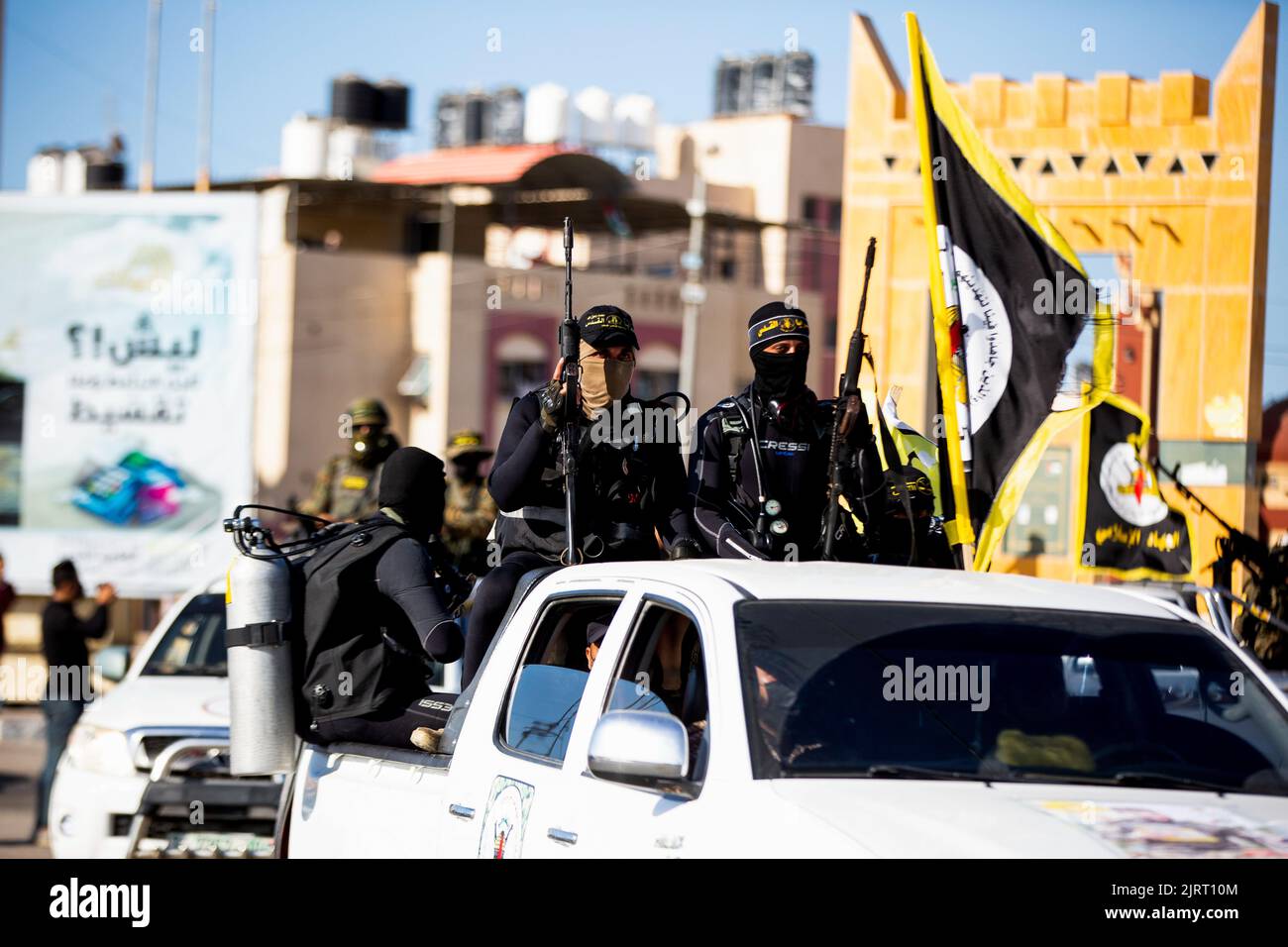 Rafah, Gaza Strip, Palestine. 24th Aug, 2022. Gaza Strip, Palestine. August 24, 2022. Fighters of the Al-Quds Brigades, the military wing of Islamic Jihad, hold a military parade in Rafah, in the southern Gaza Strip. A ceasefire between Israel and Islamic Jihad brokered by Egypt ended on 7th August, after three days of Israeli airstrikes on the Gaza Strip against the Islamic Jihad group, who retaliated by firing rockets into Israel (Credit Image: © Yousef Mohammed/IMAGESLIVE via ZUMA Press Wire) Stock Photo