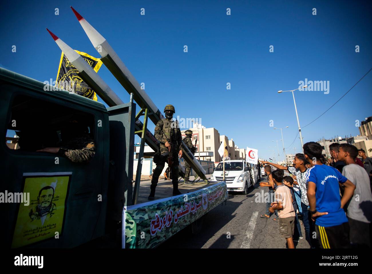 Rafah, Gaza Strip, Palestine. 24th Aug, 2022. Gaza Strip, Palestine. August 24, 2022. Fighters of the Al-Quds Brigades, the military wing of Islamic Jihad, hold a military parade in Rafah, in the southern Gaza Strip. A ceasefire between Israel and Islamic Jihad brokered by Egypt ended on 7th August, after three days of Israeli airstrikes on the Gaza Strip against the Islamic Jihad group, who retaliated by firing rockets into Israel (Credit Image: © Yousef Mohammed/IMAGESLIVE via ZUMA Press Wire) Stock Photo