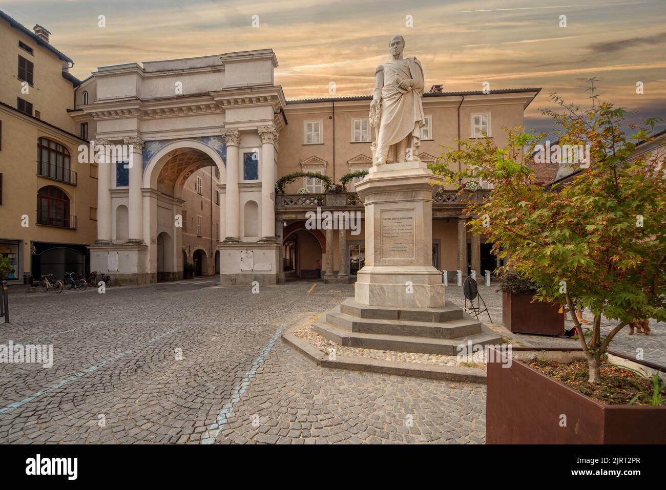 Savigliano, Piedmont Italy - August 10, 2022: triumphal arch or Monumental to Vittorio Emanuele Primo (XVI century) and the statue of Santore Derossi Stock Photo