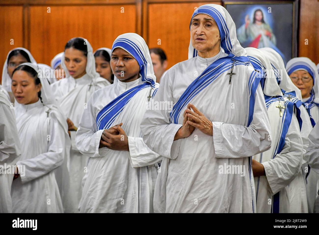 mother teresa speech in english | 10 lines speech on mother Teresa | 10  lines essay on mother Teresa - YouTube