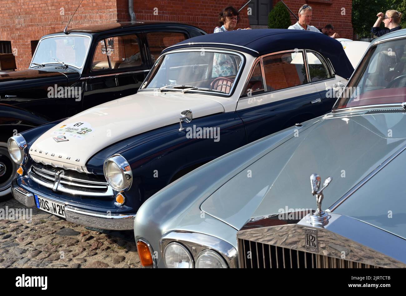 Nauen, Germany. 26th Aug, 2022. A 1956 Wartburg Cabrio 311/2 stands next to a Rolls Royce at the ADAC Landpartie Classic on the Stober estate. Around 100 classic cars from 33 manufacturers set off on a classic car ramble through the Havelland region. Credit: Bernd Settnik/dpa/Alamy Live News Stock Photo