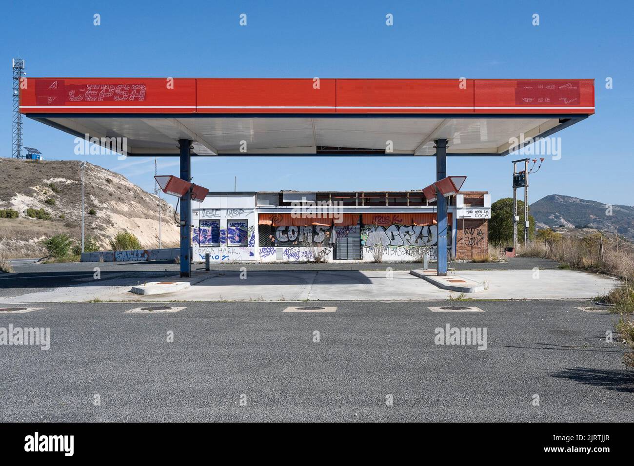 Spain, Castile and León abandoned gas station in Bugedo Stock Photo
