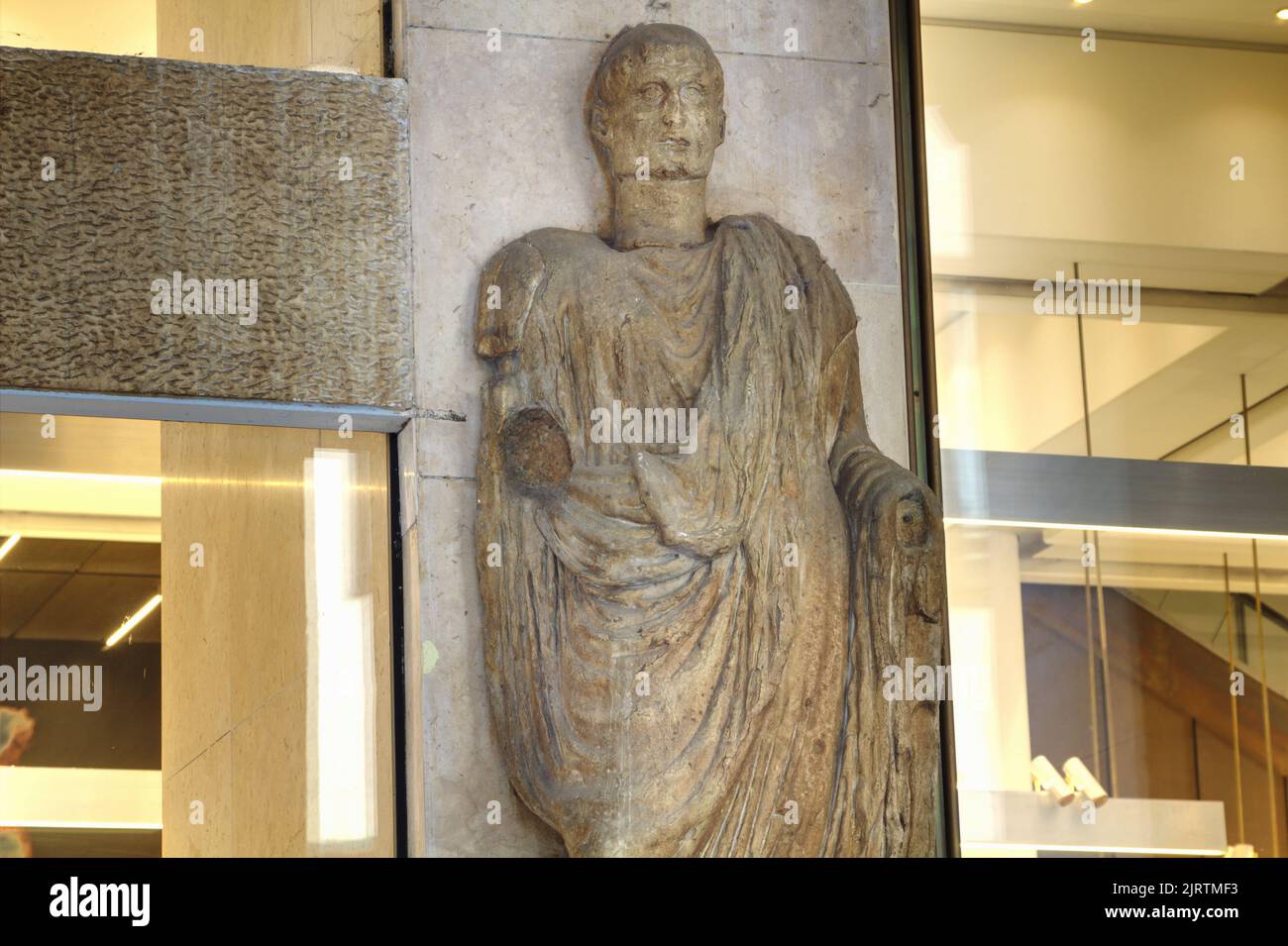 El Sciur Carrera – l'Omm de Preja, the Roman talking statue of Milan - Corso Vittorio Emanuele, Milan Stock Photo