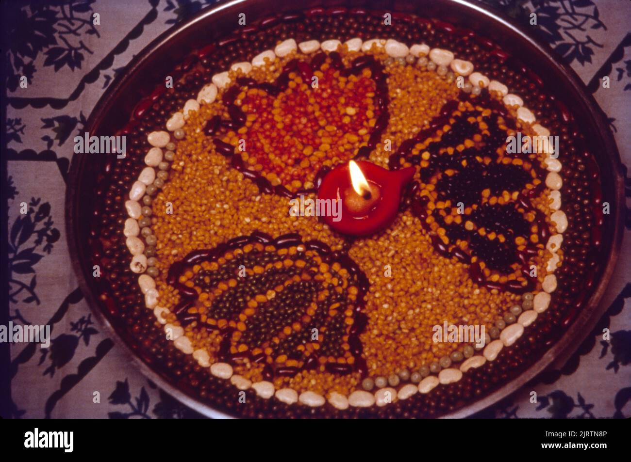 Aarti ki Thali or Puja thaali decorated with fresh flowers. Aarti thali  Pooja thali plate with ghee lamp diya Stock Photo - Alamy