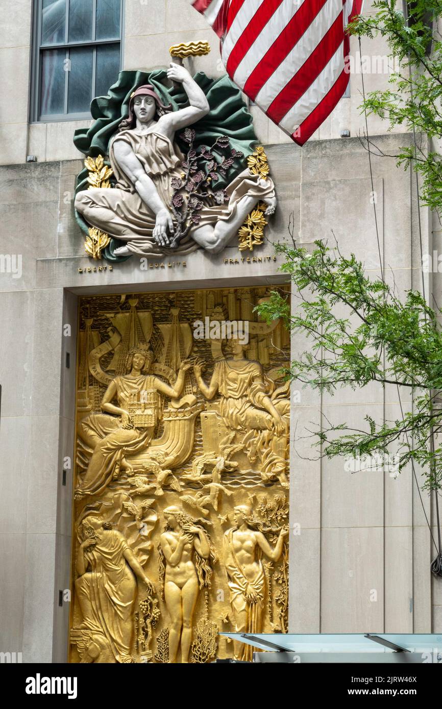 Rockefeller Center, Friendship Between America and France Bas-Relief, 610 Fifth Avenue, NYC Stock Photo