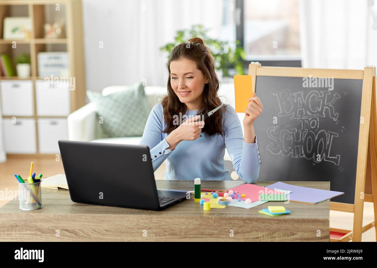 School arts and crafts paper hi-res stock photography and images - Alamy