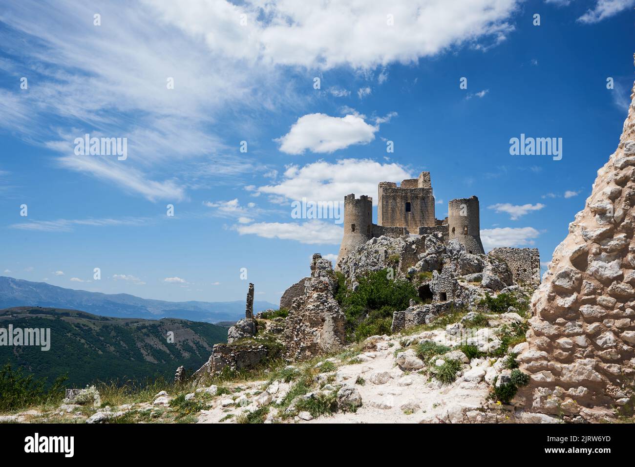 Burgruine Rocca Calascio, bei dem Bergdorf Calascio, Nationalpark Gran Sasso und Monti della Laga, Abruzzen, Provinz L’Aquila, Italien Stock Photo