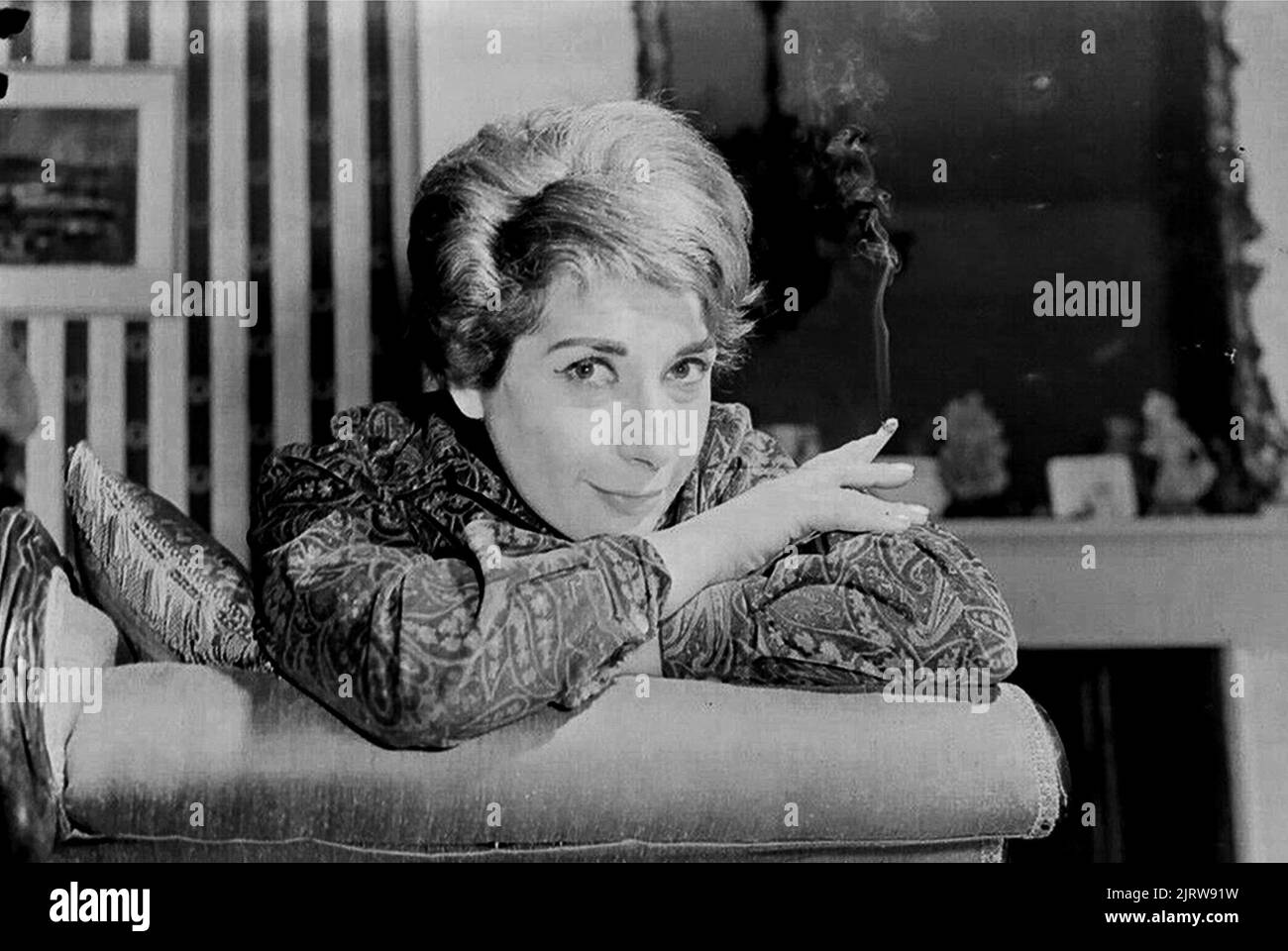 Miriam Karlin actress smoking cigarette 1962 Stock Photo