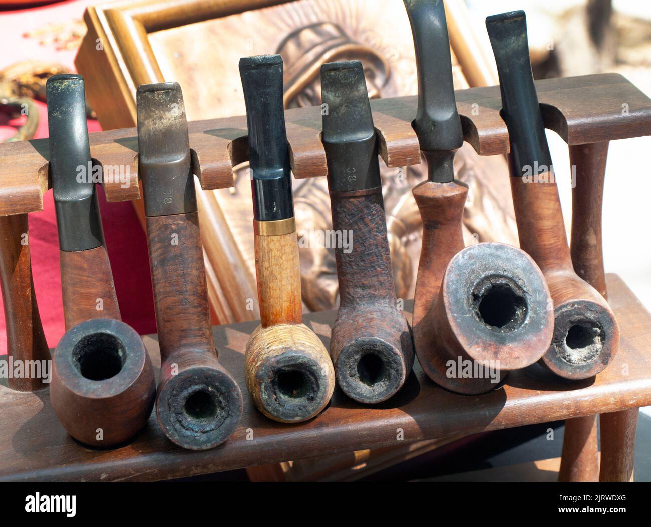 Old pipes for sale at the market in Saint-Chinian, Languedoc-Rousillon, France Stock Photo