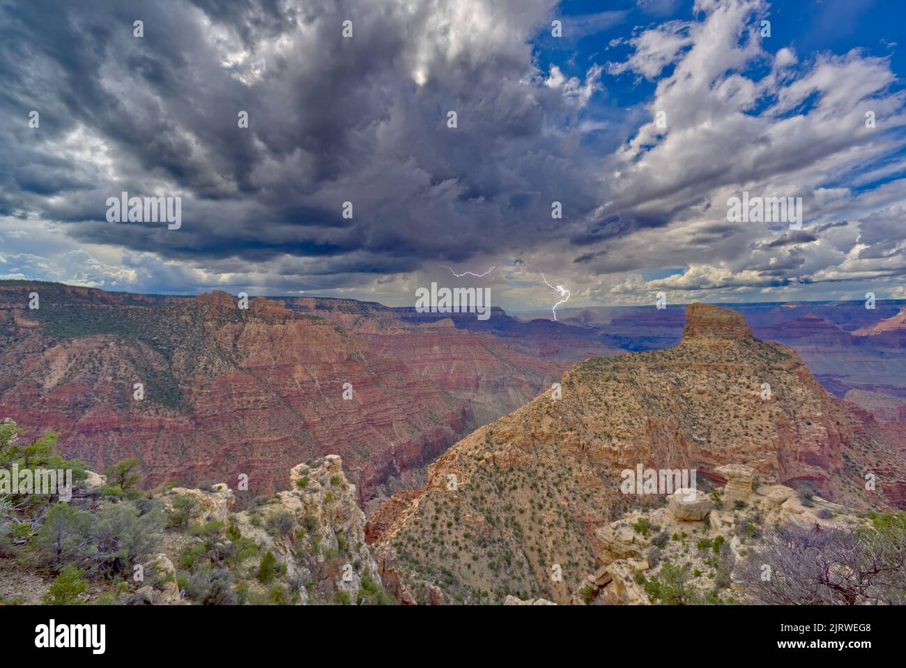 A storm rolling across Grand Canyon Arizona. The Sinking Ship formation in on the far left and Coronado Butte is on the right. Viewed from the Hance C Stock Photo