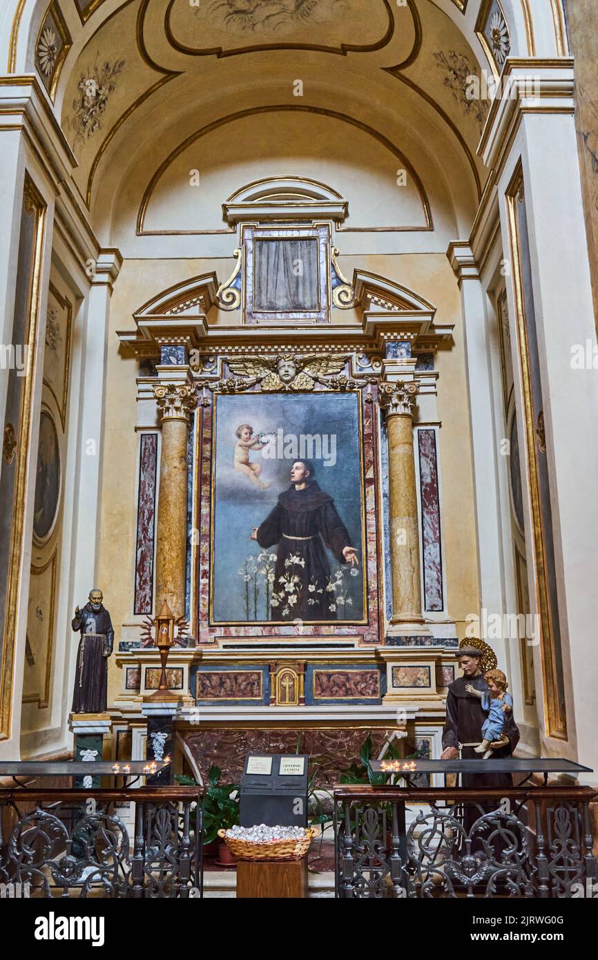 Kapelle in der Kirche Santa Maria del Suffragio, Anime Sante, Piazza del Duomo, L’Aquila, Abruzzen, Italien, Europa Stock Photo