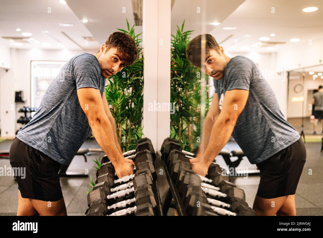 Gym posing mirror hi-res stock photography and images - Alamy