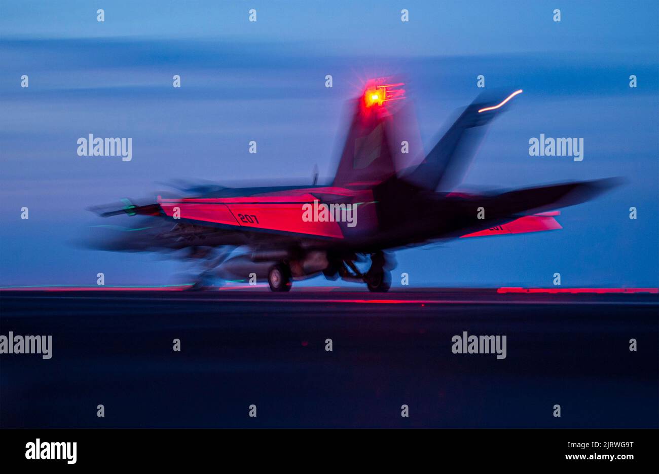 Palma, Spain. 24th Aug, 2022. A U.S. Navy F/A-18E Super Hornet fighter aircraft, attached to the Fighting Checkmates of Strike Fighter Squadron 211 launches during twilight operations from the flight deck of the Nimitz-class aircraft carrier USS Harry S. Truman during NATO operations, August 24, 2022 off the coast of Mallorca, Spain. Credit: MC3 Hunter Day/U.S. Navy/Alamy Live News Stock Photo