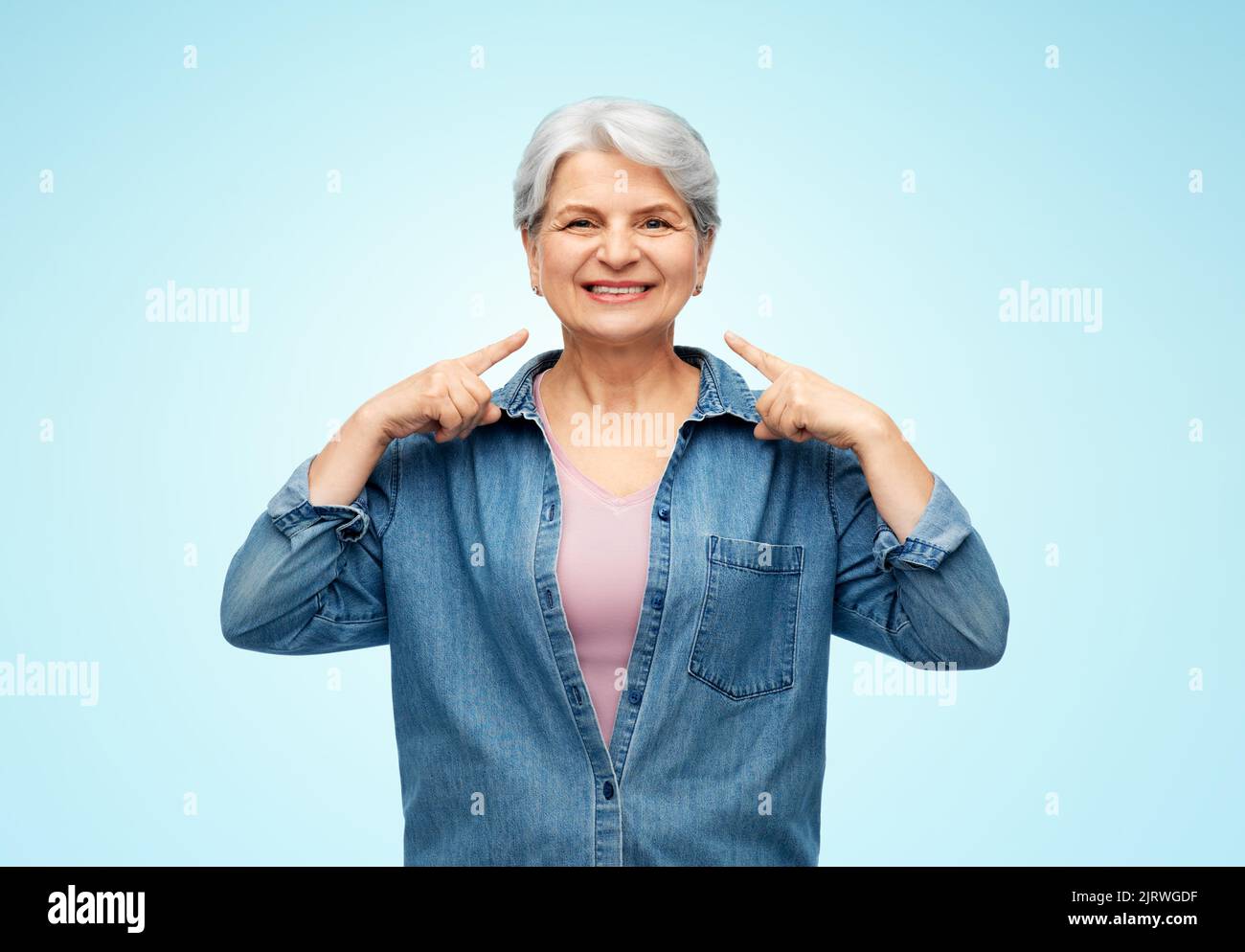 Old lady smiling face hi-res stock photography and images - Alamy