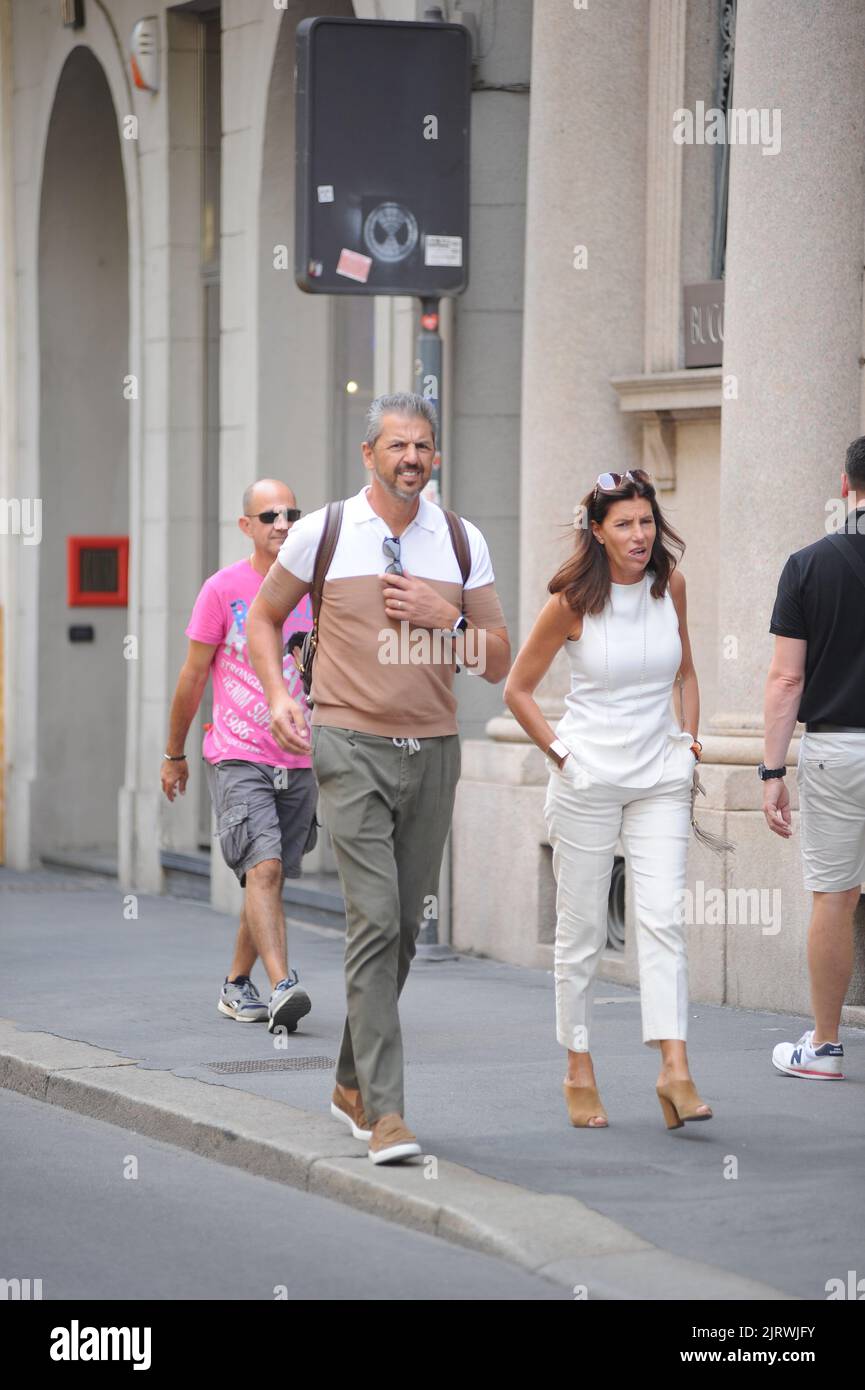 Milan, Italy. 26th Aug, 2022. Milan, 26-08-2022 Andrea Berton, 2 Michelin star chef, strolls through the streets of the center with his wife Sandra Vecchi. Credit: Independent Photo Agency/Alamy Live News Stock Photo