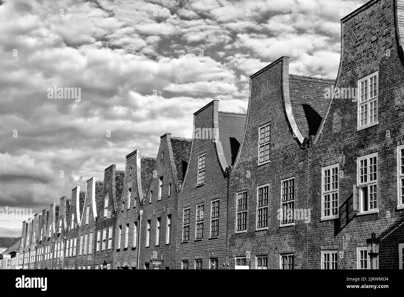 Black and white row houses hi-res stock photography and images - Alamy