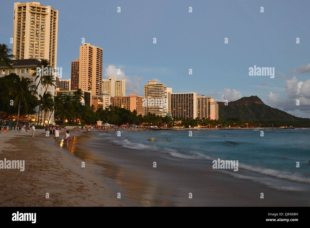 Waikiki beach hotels in honolulu hi-res stock photography and images ...