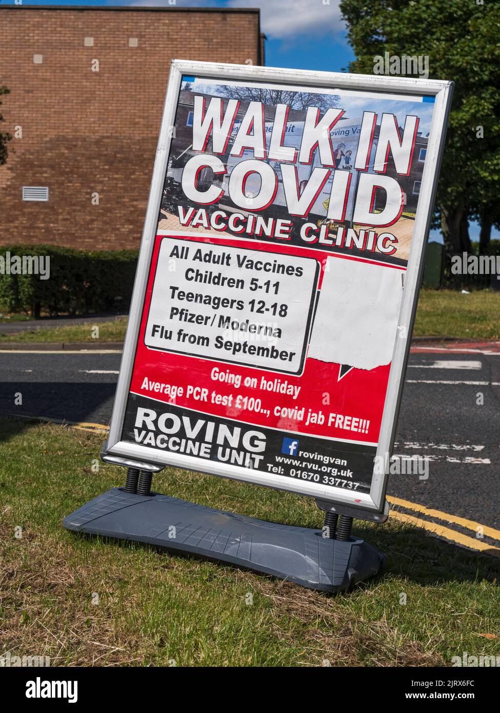 Sign advertising a roving vaccine unit in the wake of the Covid-19 pandemic, UK Stock Photo
