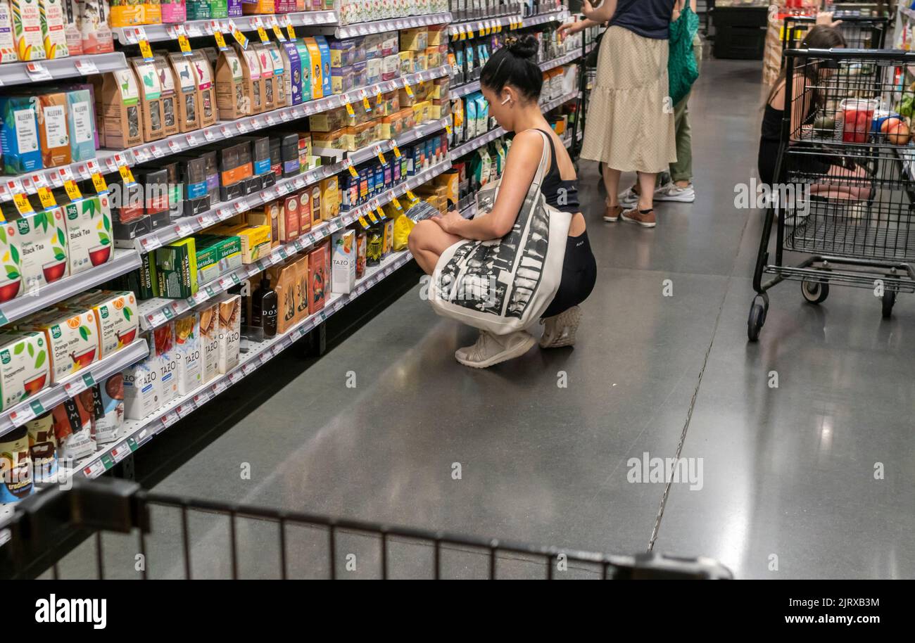 Shopping in a Whole Foods Market supermarket in New York on Tuesday, August 23, 2022. (© Richard