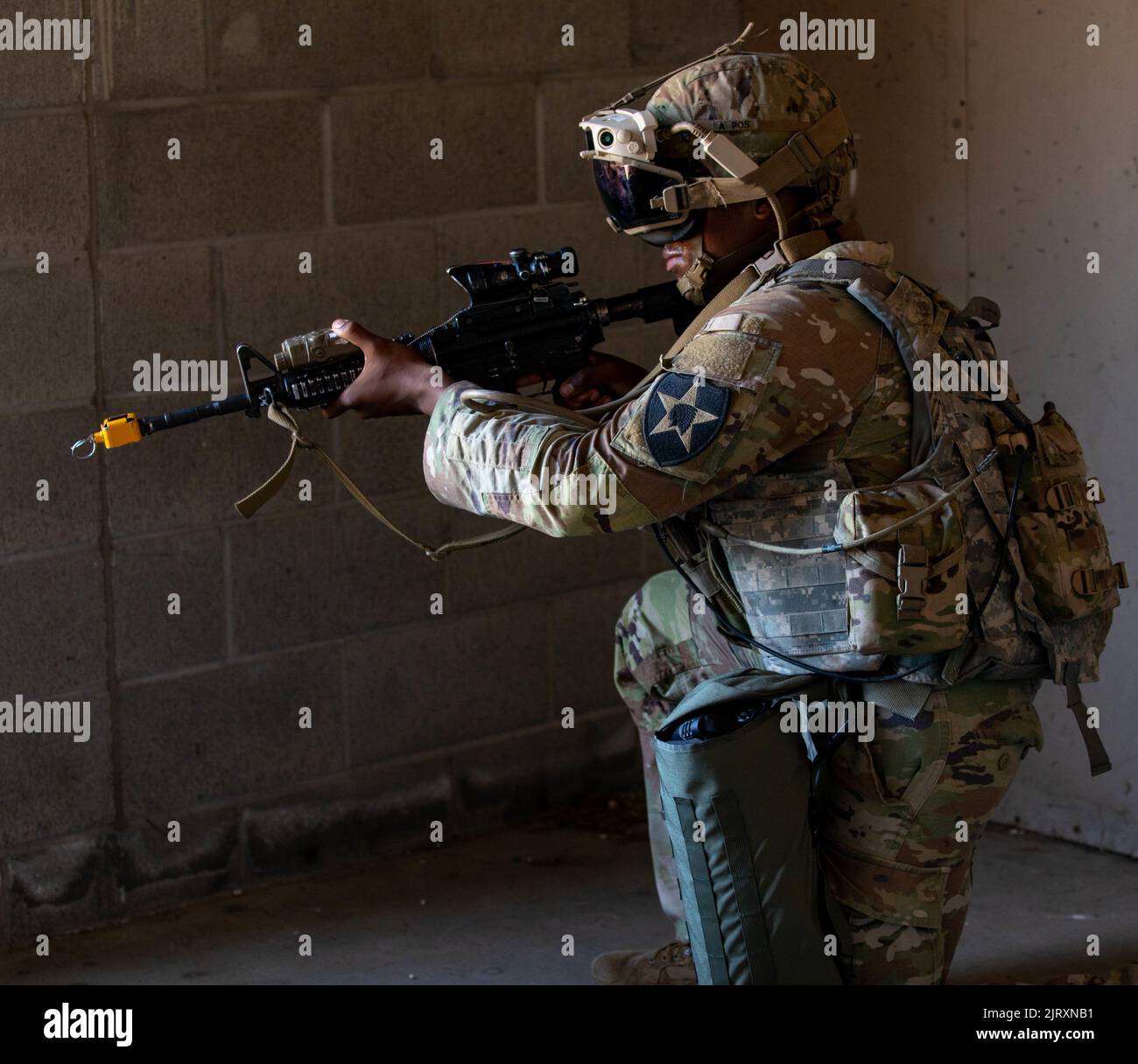 A soldier from 3rd Platoon, Blackhorse Company, 2-3 Infantry Regiment, 1-2 Stryker Brigade Combat Team wears upgraded Integrated Visual Augmentation System goggles while pulling security during a movement-to-contact urban raid exercise on Joint Base Lewis-McChord, Wash., August 24, 2022. The exercise was part of a two-day demonstration event hosted by the Program Executive Office of Ground Combat Systems with the aim of integrating soldier feedback into the development of new military combat technology. (U.S. Army photo by Spc. Chandler Coats, 5th Mobile Public Affairs Detachment) Stock Photo