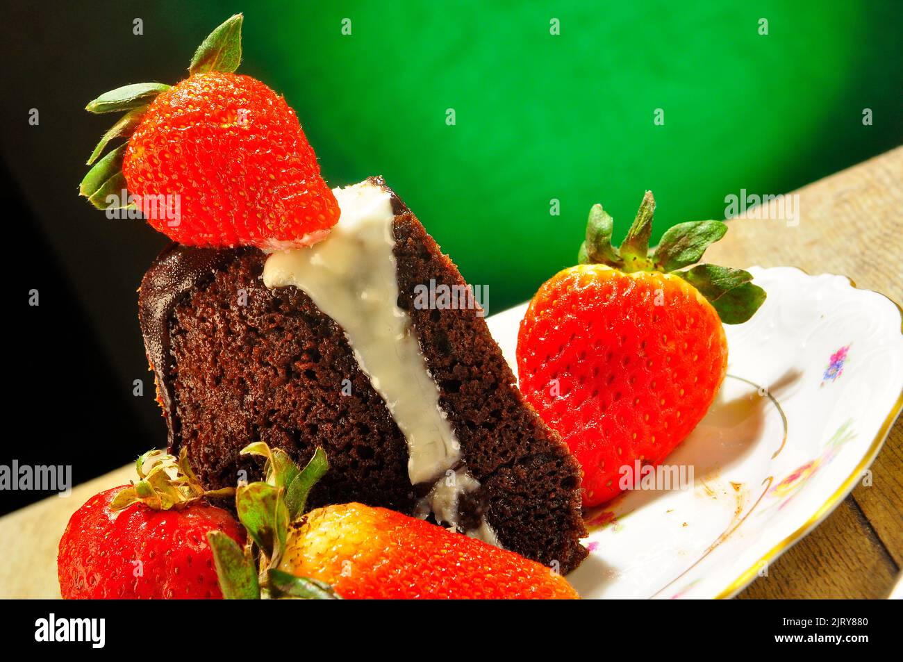 Strawberry chocolate cake hi-res stock photography and images - Alamy