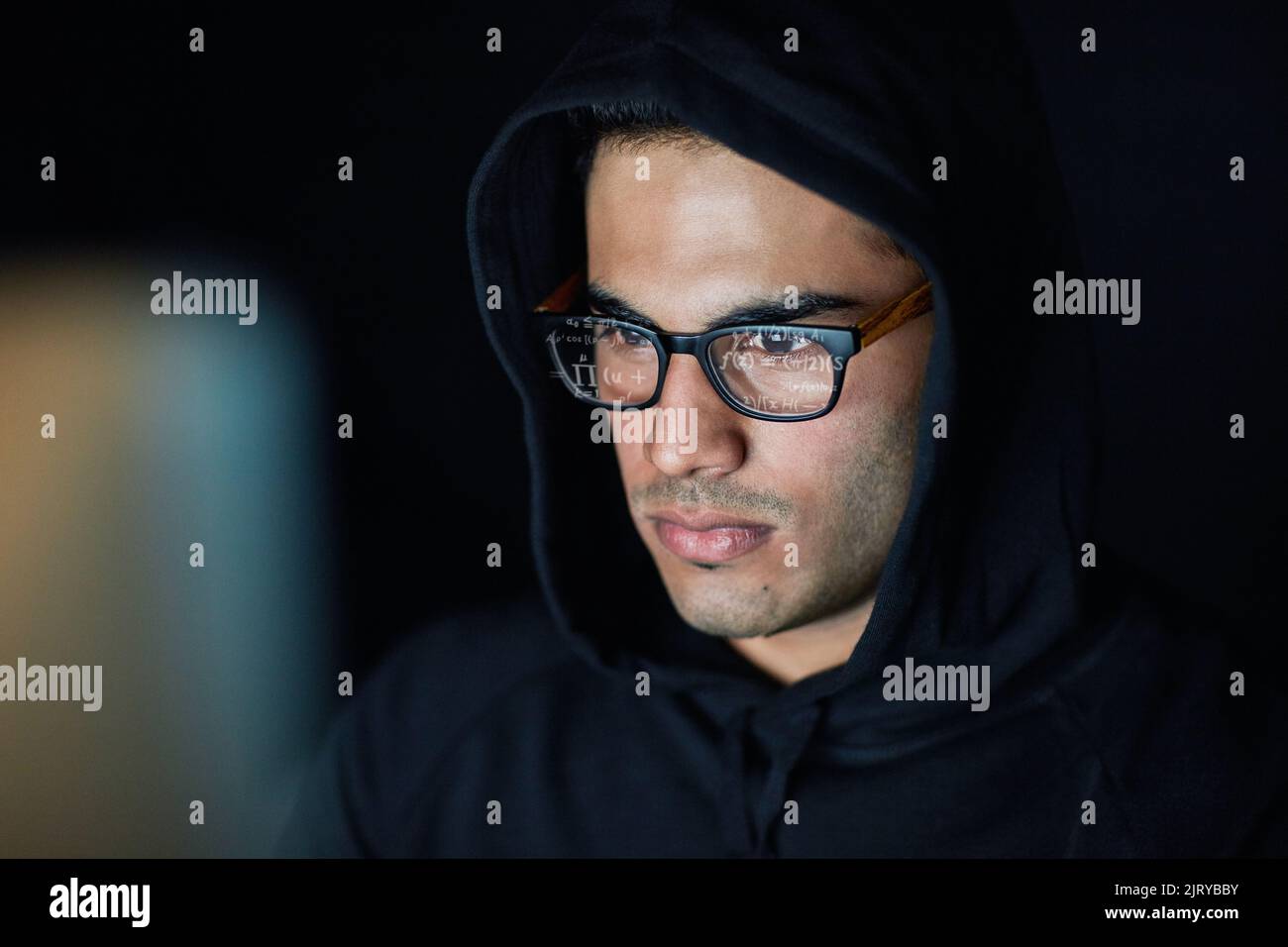 Hes got razor-sharp focus. a young hacker cracking a computer code in ...