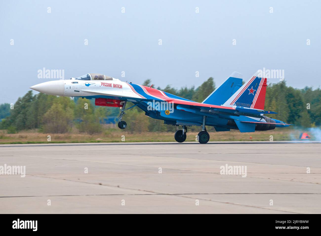 KUBINKA, RUSSIA - AUGUST 20, 2022: The Su-35S fighter of the Russian aerobatic team of 'Russian Knights' on landing after the flight program Stock Photo