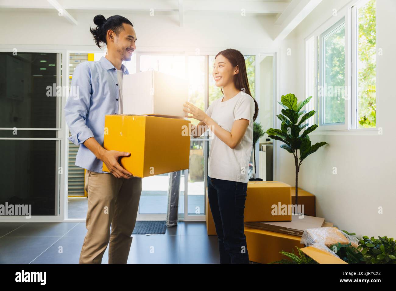 Woman packing big cardboard hi-res stock photography and images - Alamy